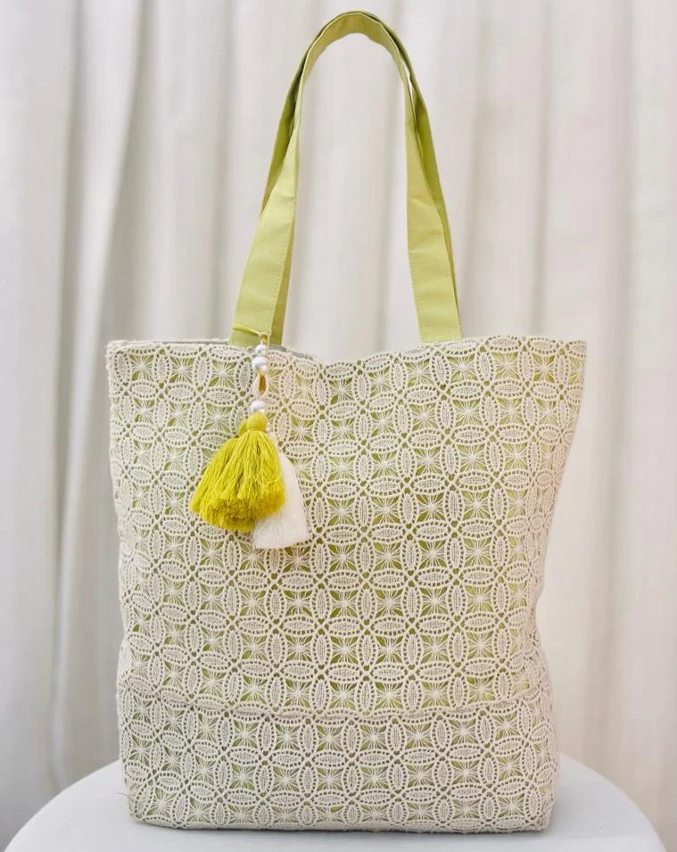 Top 3 Ways to Wear a Tote Bag