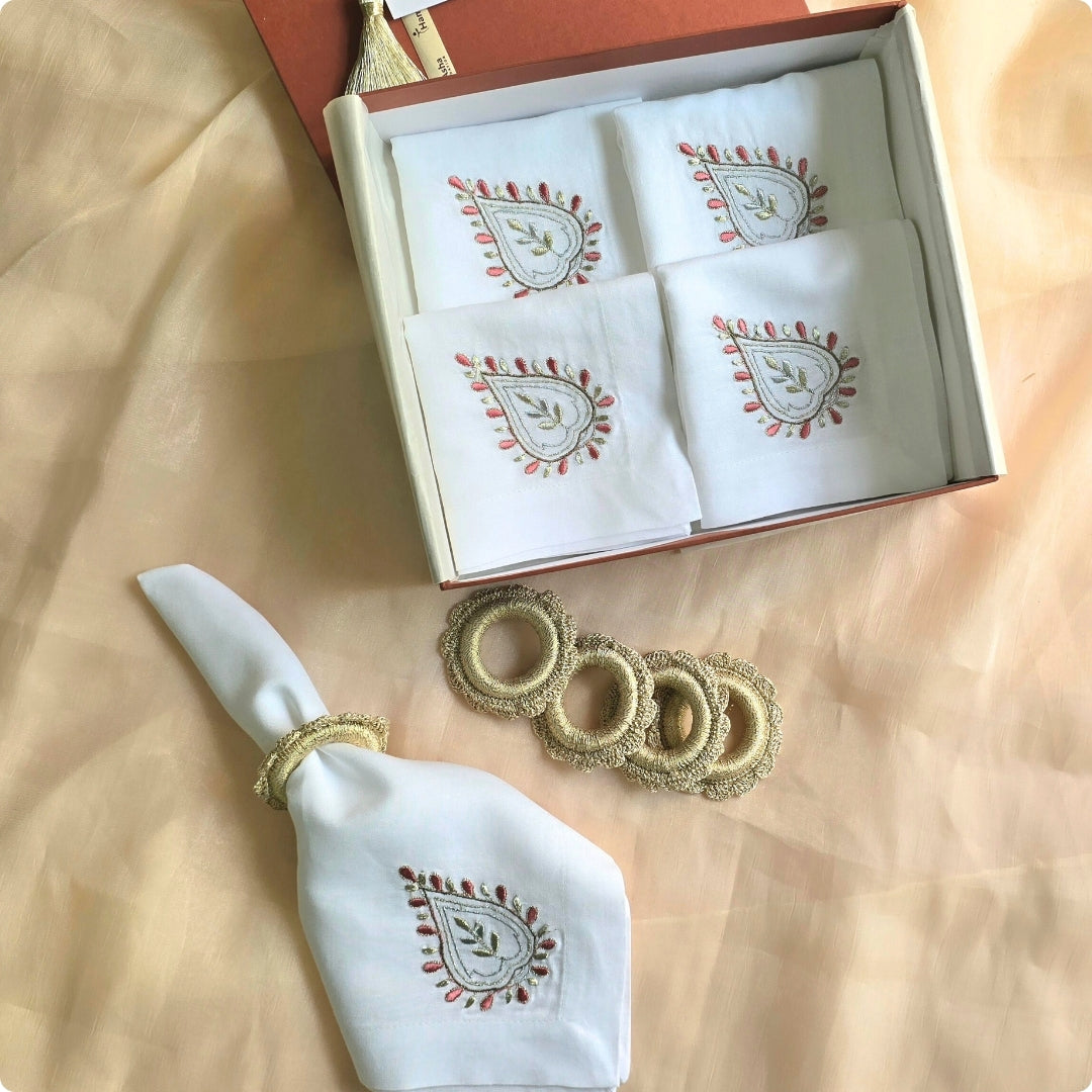 Regal Table Setting Hamper