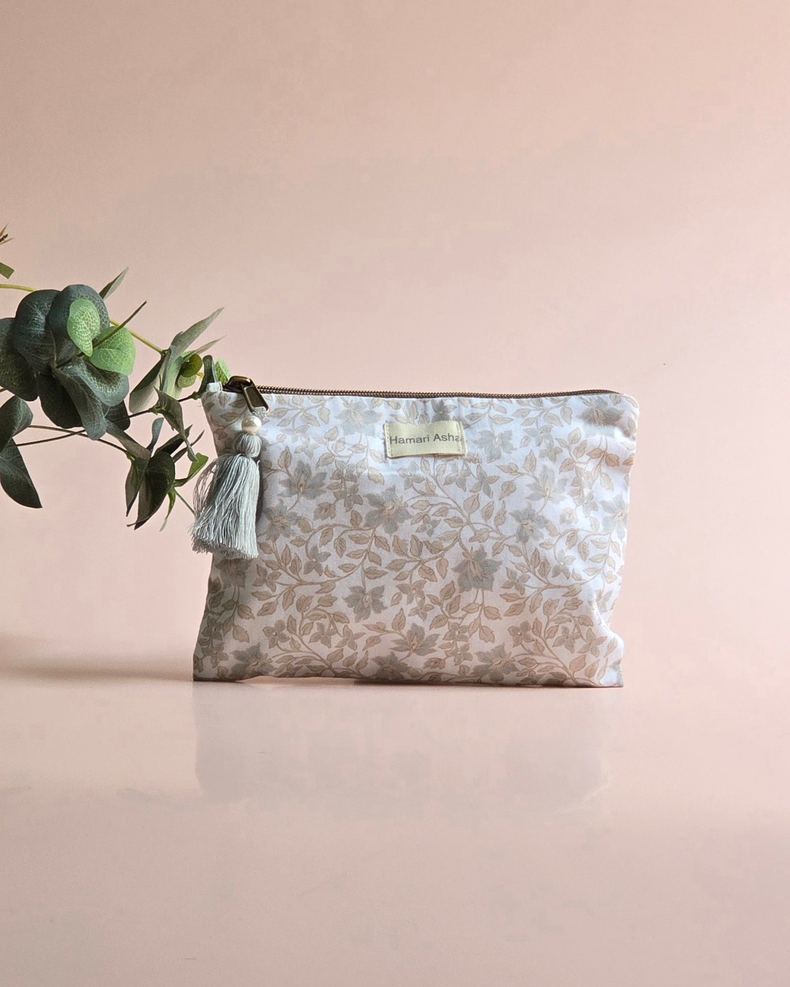 Beige Leaf Pouch Set