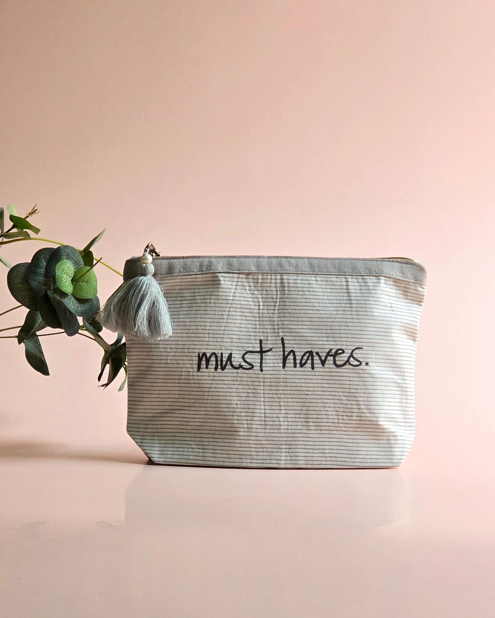 Beige Leaf Pouch Set