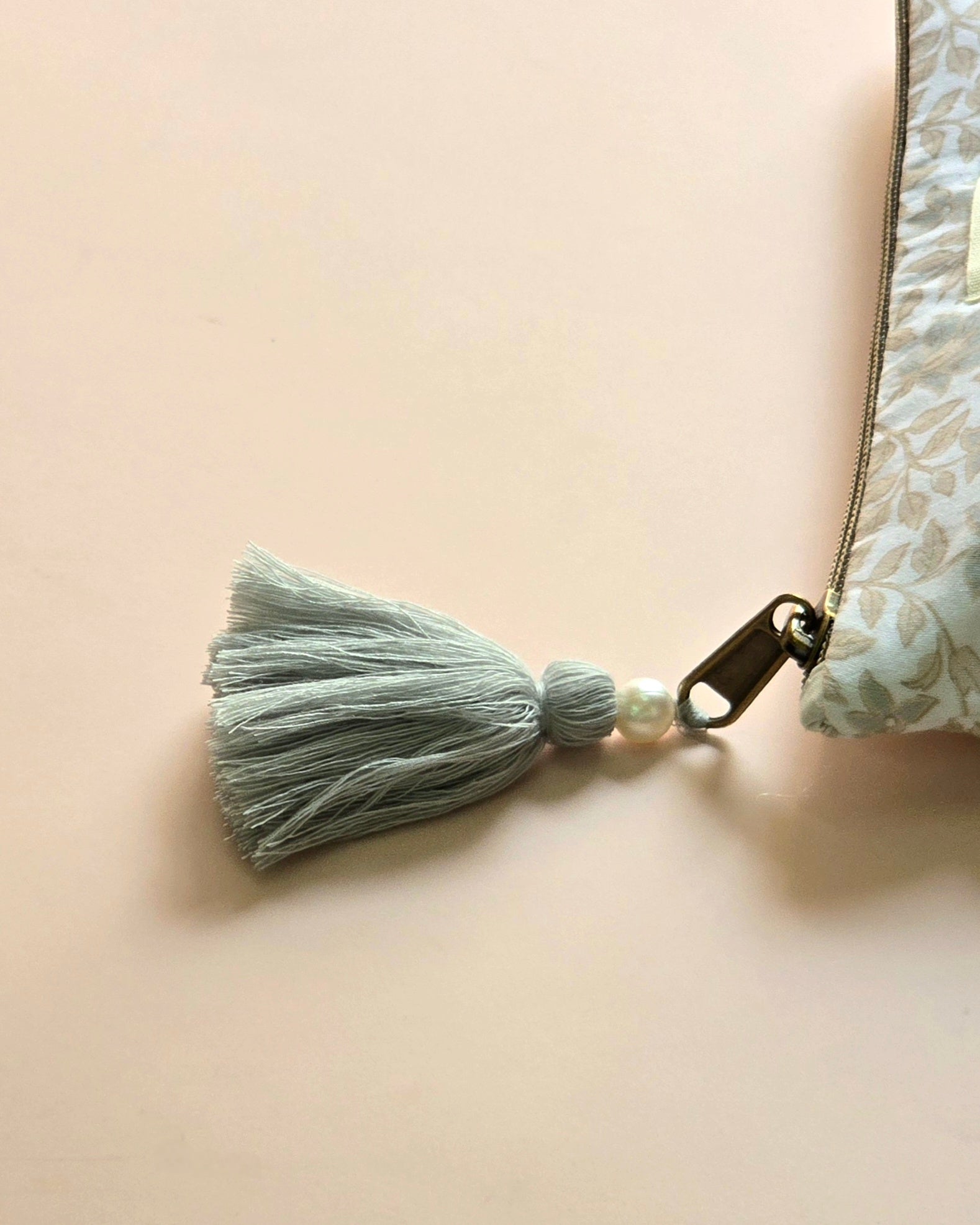 Beige Leaf Pouch Set