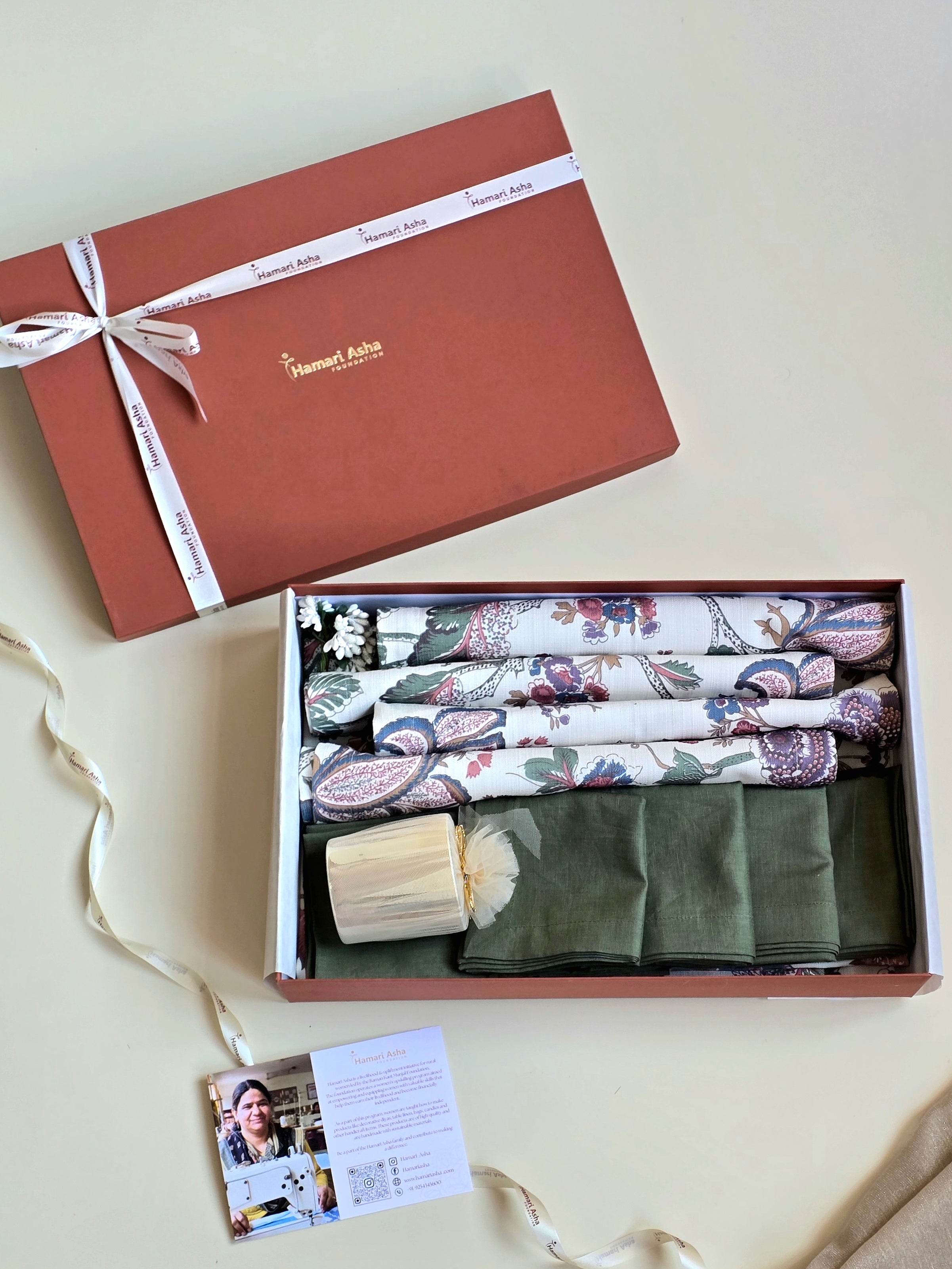 Green Wildflower table setting hamper