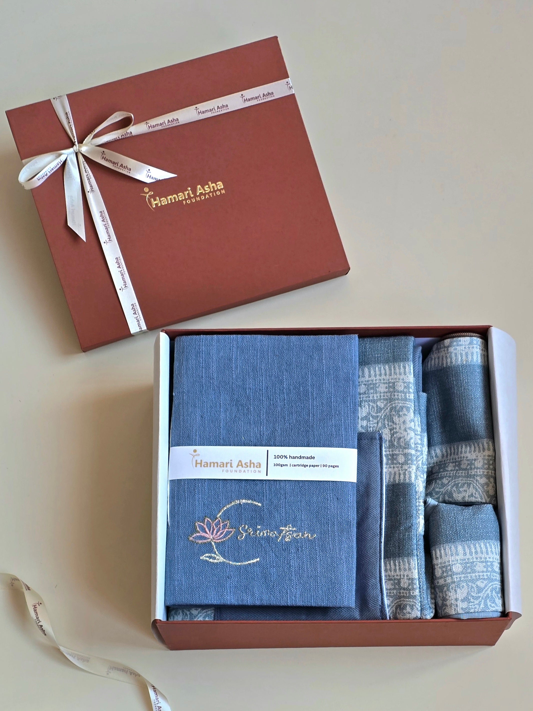 Luna Personalized Gift Hamper