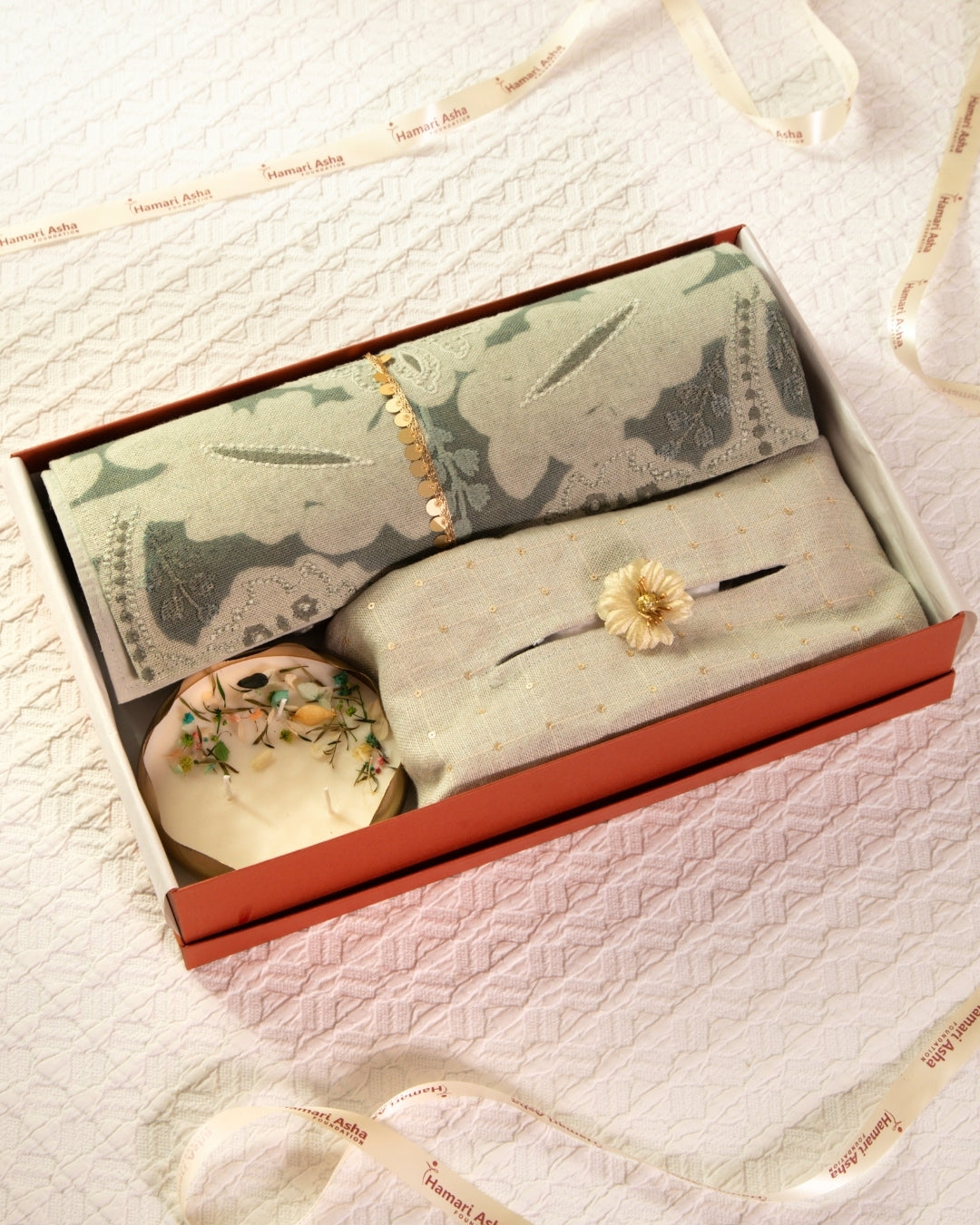 Vintage Green Table Runner Hamper
