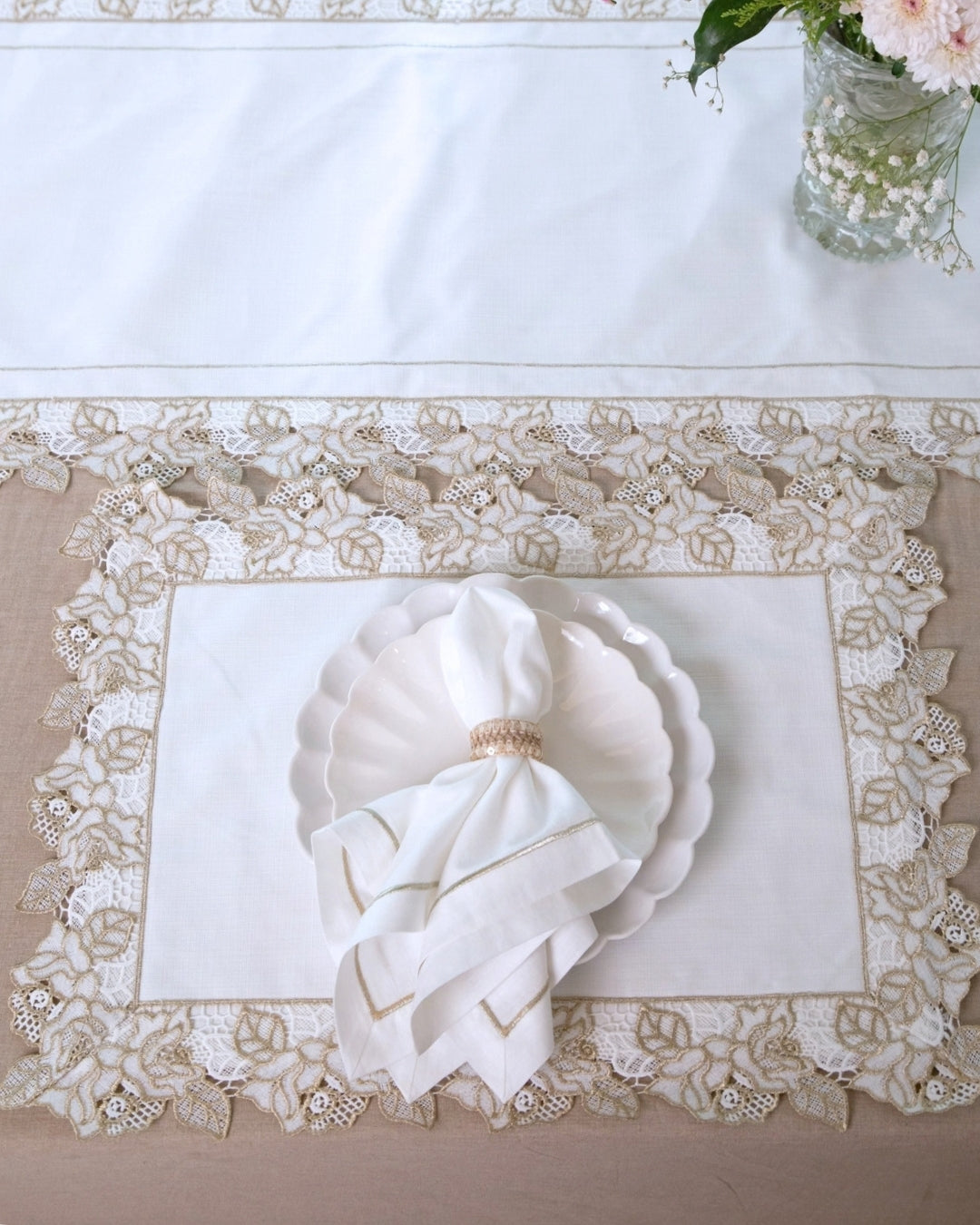 Floral White & Gold Table Mat