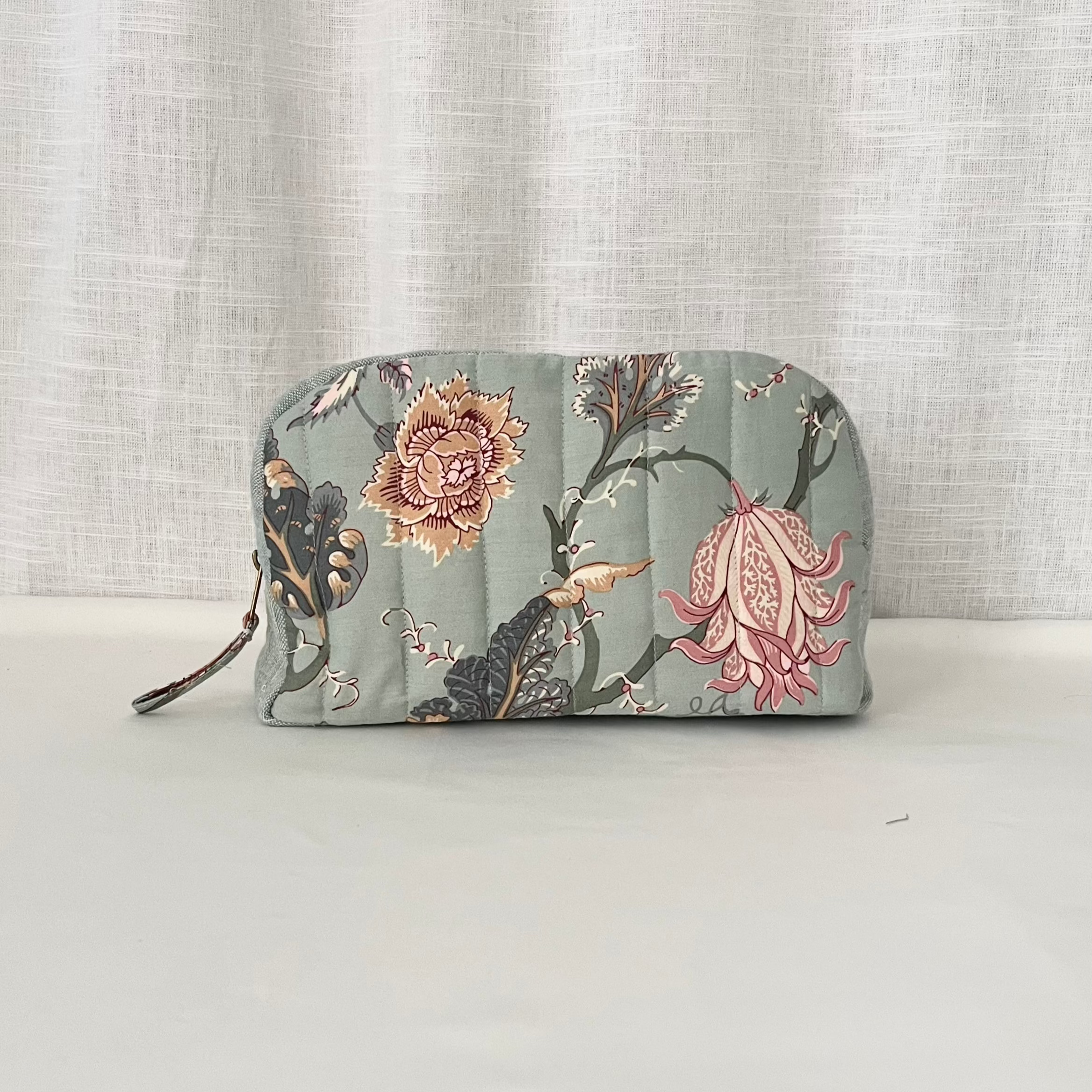 Blue Floral Pouch Set