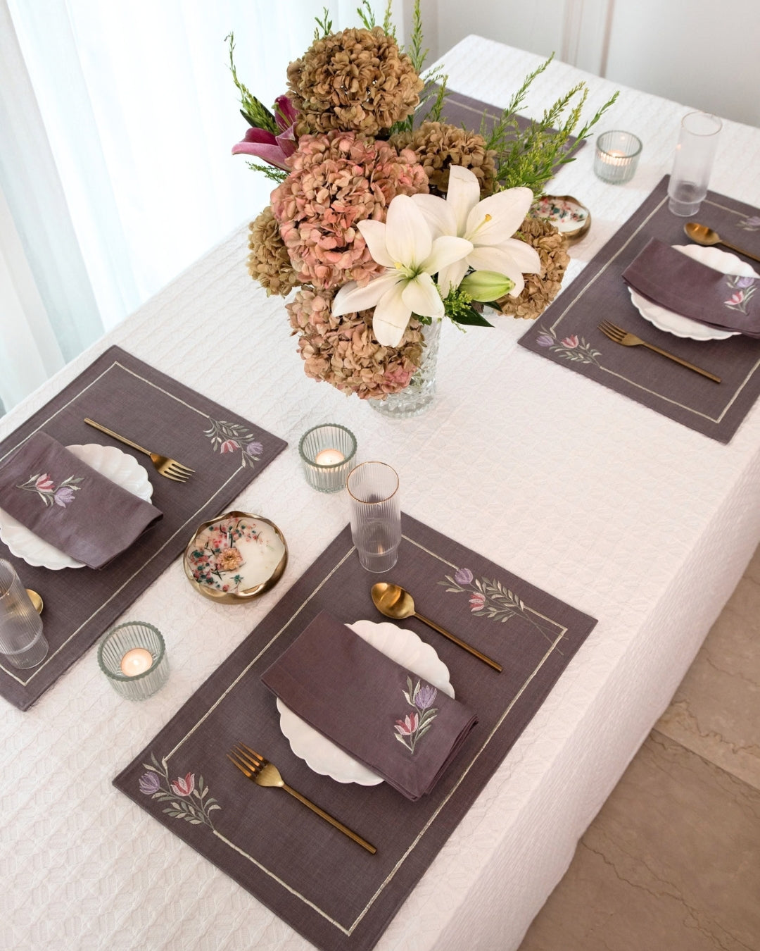 Mauve Embroidered Tulip Table Linen Set