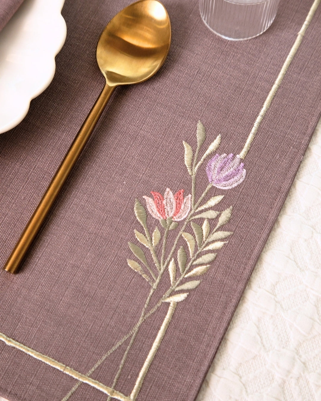 Mauve Embroidered Tulip Table Mat