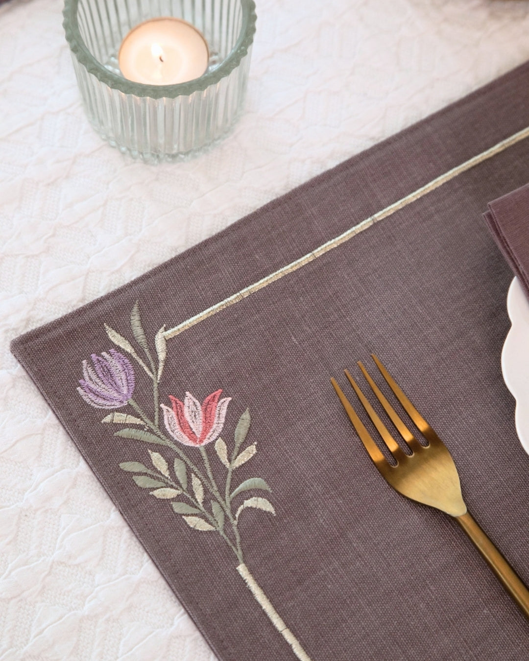 Mauve Embroidered Tulip Table Mat