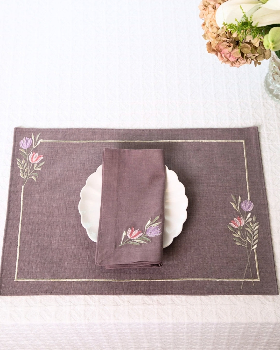 Mauve Embroidered Tulip Table Mat