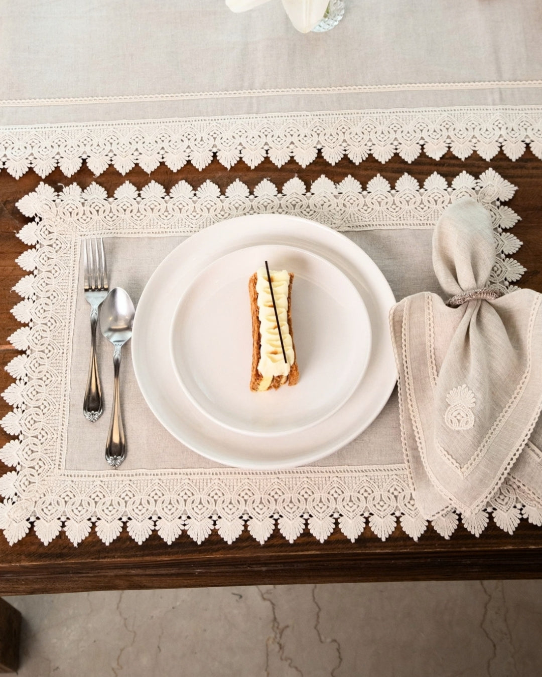 Natural Broad Lace Table Mat