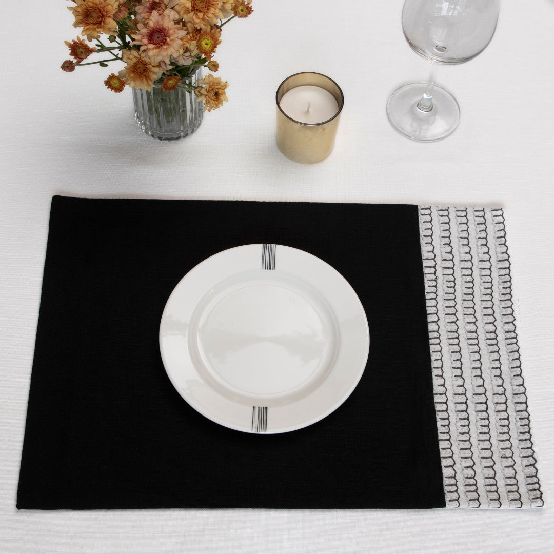 Black & White Table Mat